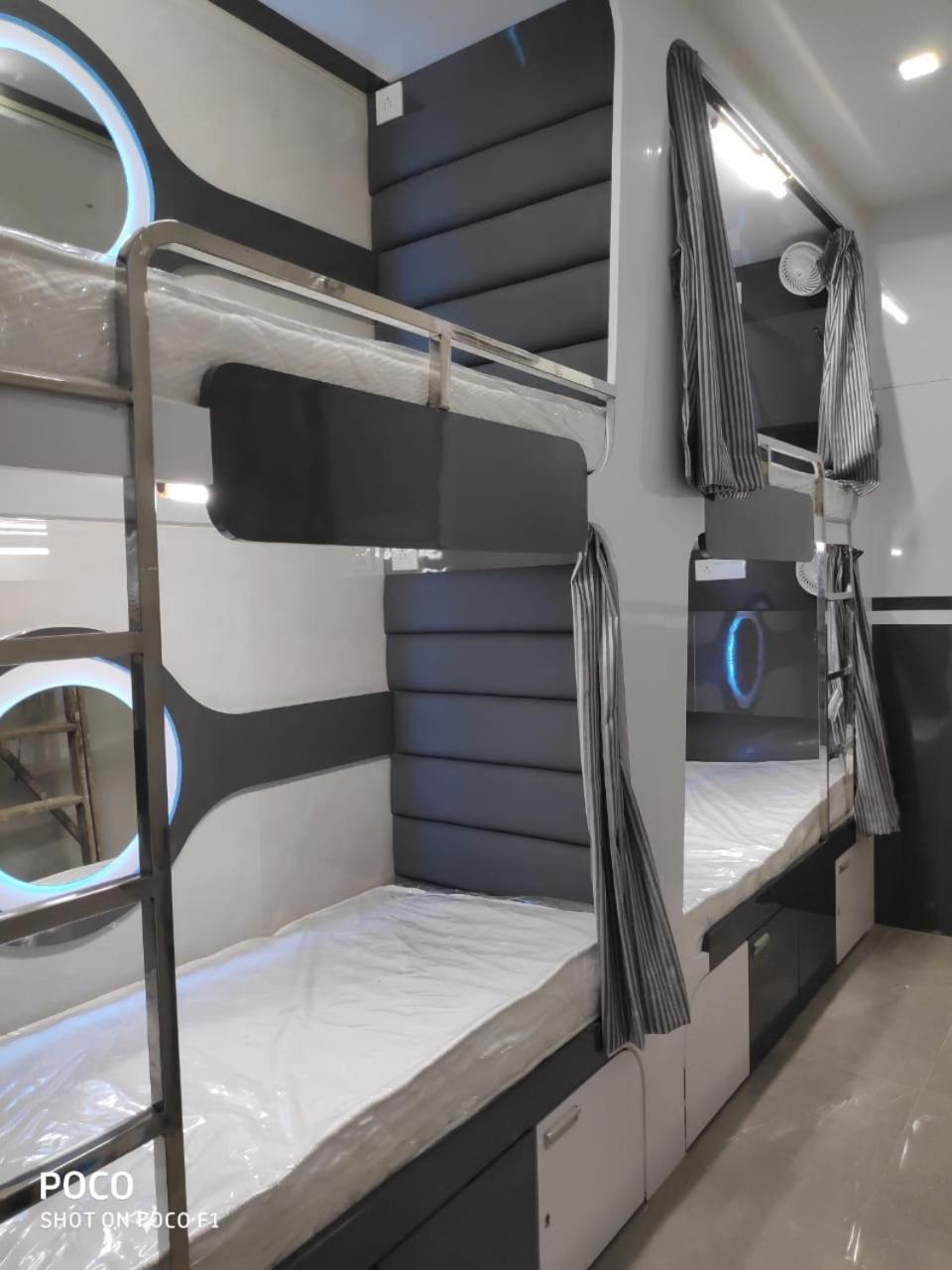 Ocean Dormitory Мумбаи Экстерьер фото