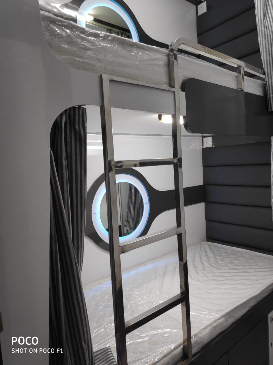 Ocean Dormitory Мумбаи Экстерьер фото