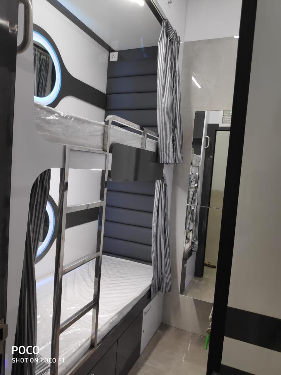 Ocean Dormitory Мумбаи Экстерьер фото